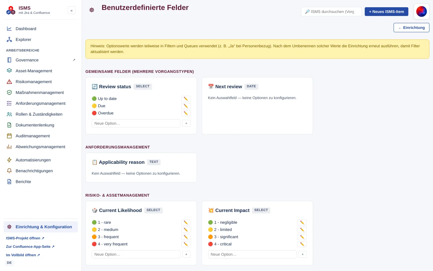 Seite „Benutzerdefinierte Felder“ mit Feldkarten, Auswahloptionen, Stift zum Umbenennen und Eingabe „Neue Option…“